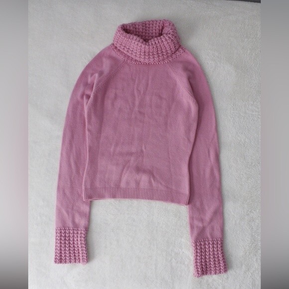 Pink turtleneck sweatshirt - Picture 2 of 5